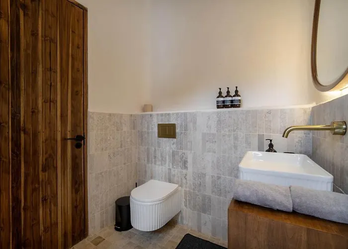 Nusa Loft V1 -2br With Rooftop Space In * Uluwatu