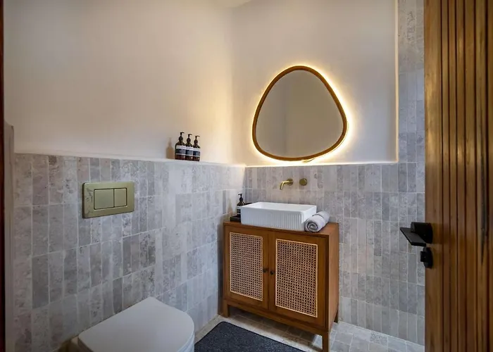 Nusa Loft V1 -2br With Rooftop Space In Uluwatu